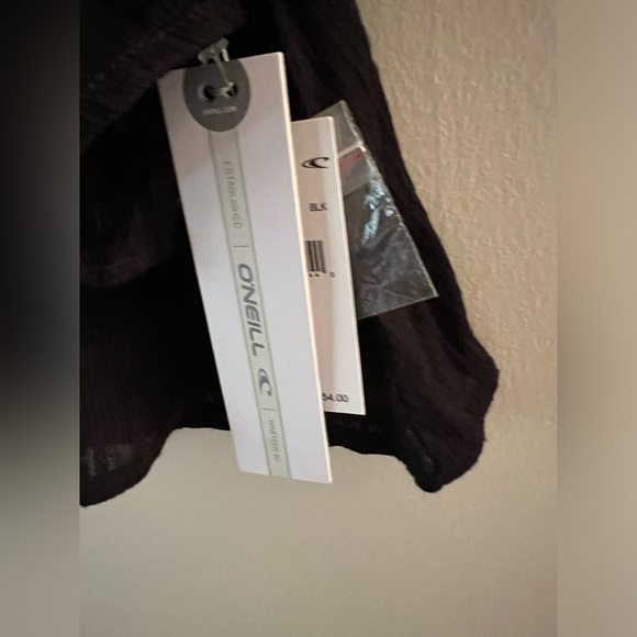 NWT: O’Neill Black Top with Ruffle Sleeve Detail - Picture 3 of 6